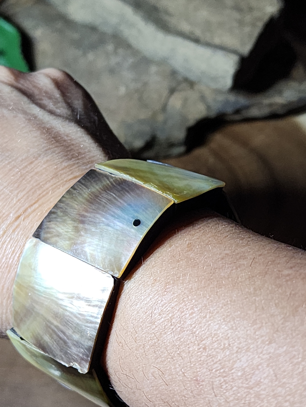 Shell Inlay Stretch Bracelet - Picture 4 of 9
